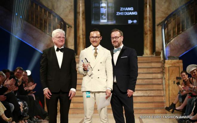 Zhang Zheqang gewinnt groen Wettbewerb im Modedesign