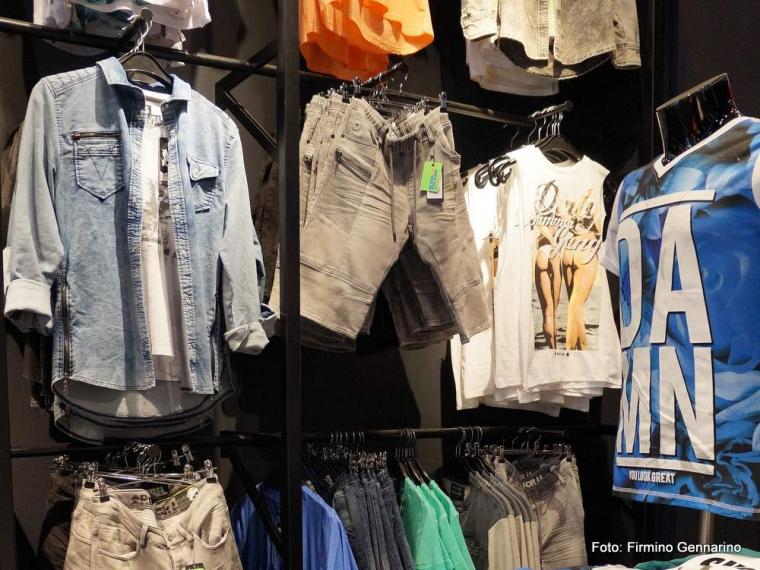 Wenn Männer Kleidung kaufen Wenn Männer Kleidung kaufen