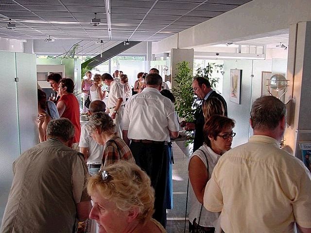 Bild zu Großes Interesse an den Bildern unter den Besuchern.