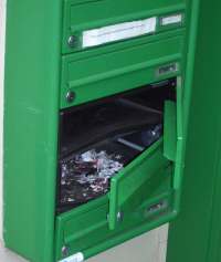 Bild zu Briefkasten gesprengt