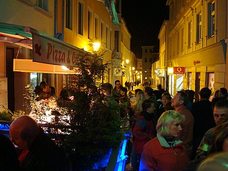 Bildtitel: Mensch und Musik in der Kneipe Bild zu Mensch und Musik in der Kneipe