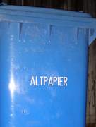 Bild zu Tonne blau