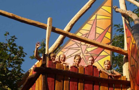 Geschichtenstunde in der Wipfelresidenz winkt Geschichtenstunde in der Wipfelresidenz winkt