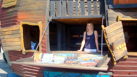 Kulturinsel-Schiff wirbt für FOLKLORUM Kulturinsel-Schiff wirbt für FOLKLORUM