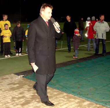 Bild zu Kunstrasensportplatz auf der Eiswiese eingeweiht