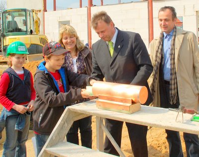 Bild zu Grundstein fr neue Zweifeldsporthalle