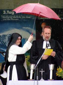 Bild zu kumene unterm Regenschim