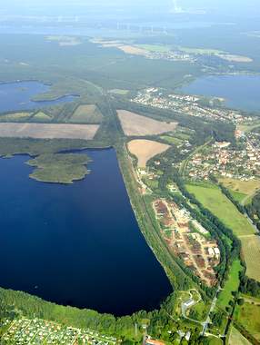 Bild zu LMBV befestigt Bahndamm am Silbersee