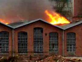Bild zu Ehemaliger Waggonbau in Flammen