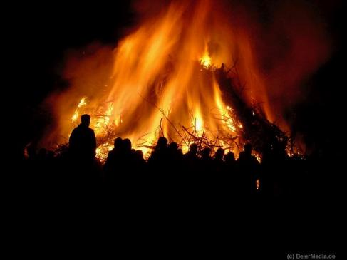 Bild zu Zwischen Aber- und Glaube: Was feiern wir wirklich in der Walpurgisnacht 2014?