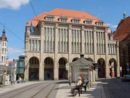 Bild zu Kaufhausgenossenschaft informiert ber Absichten