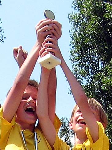 Bild zu Melanchthon-Grundschule holt Fuball-Pokal