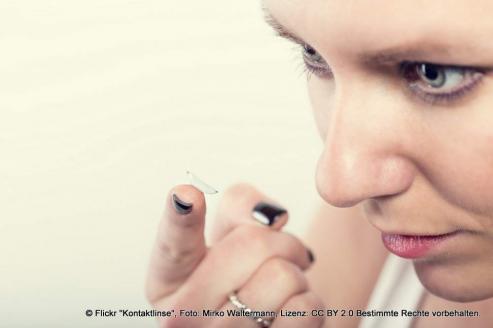 Bild zu Kontaktlinsen: Tipps zum Einsetzen und zur richtigen Pflege 