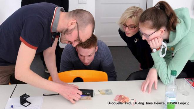 Schnuppertag Drucktechnik an der Fakultät Medien der HTWK Leipzig Schnuppertag Drucktechnik an der Fakultät Medien der HTWK Leipzig