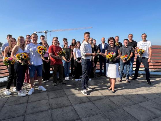 Bild zu Zehn Auszubildende und fnf Studierende starten im Landratsamt Grlitz