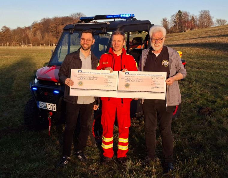 Bild zu Lions Clubs spenden 15.000 Euro f�r neues DLRG-Einsatzfahrzeug am Berzdorfer See