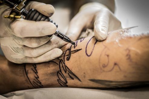 Bild zu Farbvielfalt unter der Haut: Die Welt der Tattoo-Kunst 