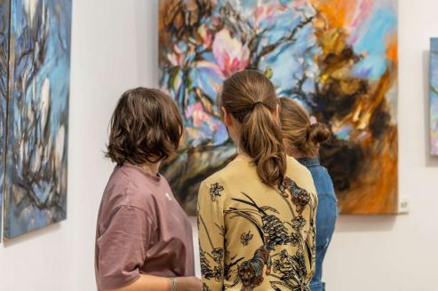 Bild zu Zeitgenssische Kunst trifft Tradition in Schlesien: Malerei und Glaskunst im Fokus