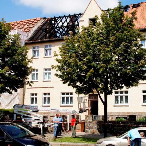 Bild zu Blitzeinschlag lst Dachstuhlbrand aus