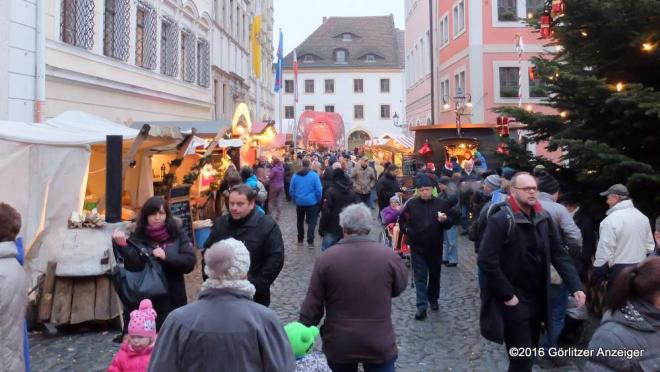 Markttreiben mit viel Drumherum Markttreiben mit viel Drumherum