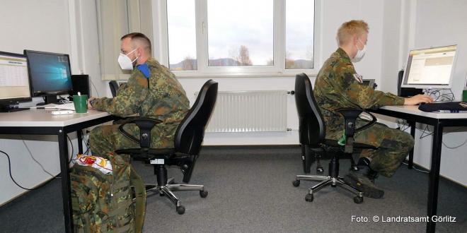 Bildtitel: Bundeswehr unterstützt im Landratsamt bei der Kontaktpersonenermittlung Bild zu Bundeswehr unterstützt im Landratsamt bei der Kontaktpersonenermittlung