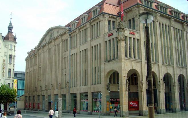 Bildtitel: Historisches Kaufhaus bleibt seiner Bestimmung treu Bild zu Historisches Kaufhaus bleibt seiner Bestimmung treu