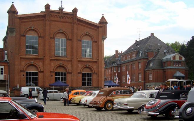 Bildtitel: Historische Autos und Motorräder als Hingucker Bild zu Historische Autos und Motorräder als Hingucker