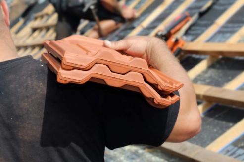 Bild zu Wetterbedingte Arbeitsausflle: Dachdecker im Kreis Grlitz finanziell abgesichert