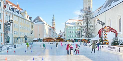 Bild zu Zehn Jahre Eislaufbahn auf dem G�rlitzer Obermarkt
