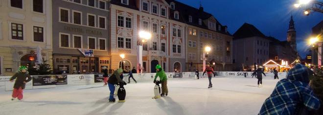 Bildtitel: Erwachsene brauchen 2G-Nachweis Bild zu Erwachsene brauchen 2G-Nachweis