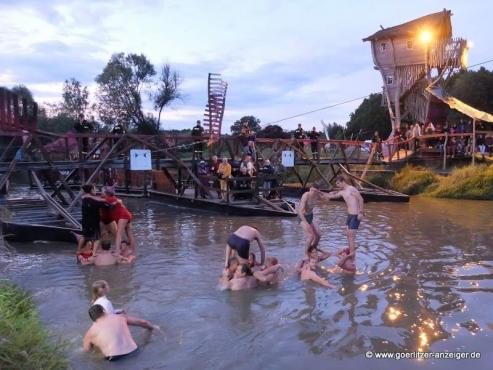 Bild zu Extrabusse zum 25. FOLKLORUM