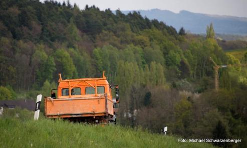 Bild zu Wirtschaftsunternehmen veranstalten Autokorso