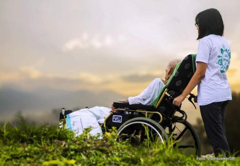 Bild zu Pflege rund um die Uhr - fr Patienten wie Angehrige eine groe Herausforderung 