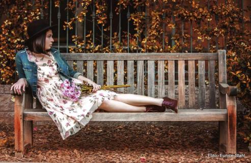 Bild zu Sommerkleidung im Herbst tragen? So funktioniert's!
