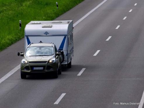Bild zu Urlaub mit dem Wohnwagen: Das ist bei der Anschaffung zu beachten
