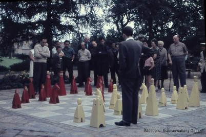Rot-weißes Schach im Stadtpark Görlitz