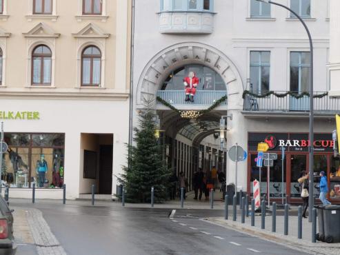 Bild zu Geld sparen beim Weihnachtseinkauf