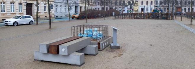 Bildtitel: Einbruch der Menschen verhindert, den Ausbruch der Löwen allerdings auch Bild zu Einbruch der Menschen verhindert, den Ausbruch der Löwen allerdings auch
