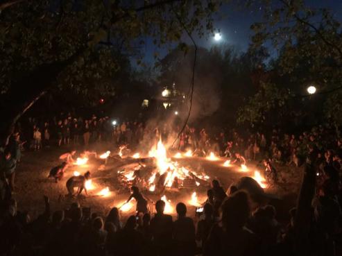 Bild zu Feuerfunken und Fackelglanz in Turisede