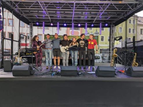 Bild zu Schulband SWIP und Gtz Schubert untersttzen Matinee fr Gerhart-Hauptmann-Theater