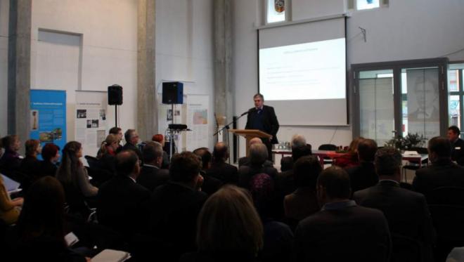 Bildtitel: Unternehmer sind an der Zusammenarbeit interessiert Bild zu Unternehmer sind an der Zusammenarbeit interessiert