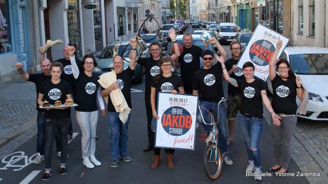 Bildtitel: Motto: Die Jakobstraße feiert… feiert mit uns zusammen! Bild zu Motto: Die Jakobstraße feiert… feiert mit uns zusammen!