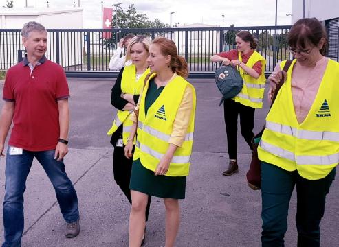 Bild zu Politikerinnen in der Europastadt unterwegs