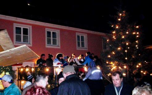 Bild zu Erfolgreiches Weihnachtsmarkt-Debt in Jauernick-Buschbach