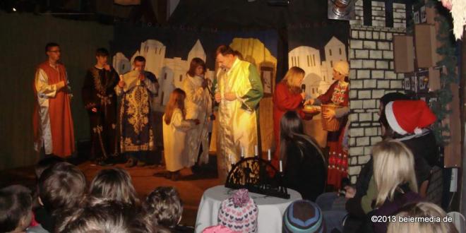 Deutsch-Paulsdorfer Krippenspiel in der Festscheune des Markersdorfer Dorfmuseums Deutsch-Paulsdorfer Krippenspiel in der Festscheune des Markersdorfer Dorfmuseums