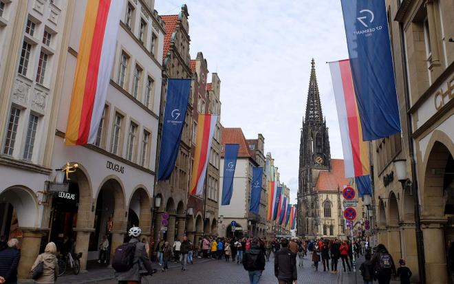 Bildtitel: Zwei Tage lang Stadt der Fahrradschieber Bild zu Zwei Tage lang Stadt der Fahrradschieber