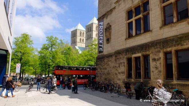 Bildtitel: Unausweichliche Konfrontation der Öffentlichkeit mit moderner Kunst Bild zu Unausweichliche Konfrontation der Öffentlichkeit mit moderner Kunst