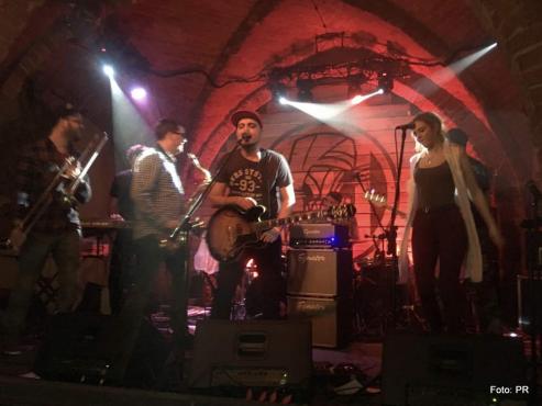 Bild zu Ein Club - zwei Bands: Basta!