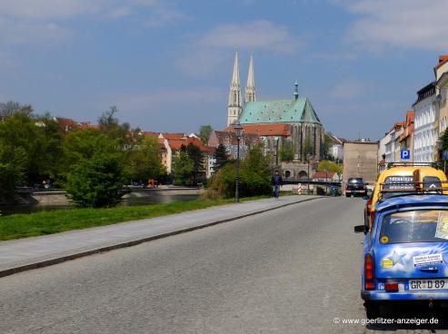 Bild zu Drfen die Hippies aufs Gras?
