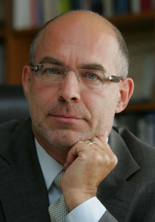 Bild zu Dieter Bingen: Ehrentrger des Internationalen Brckepreises 2023